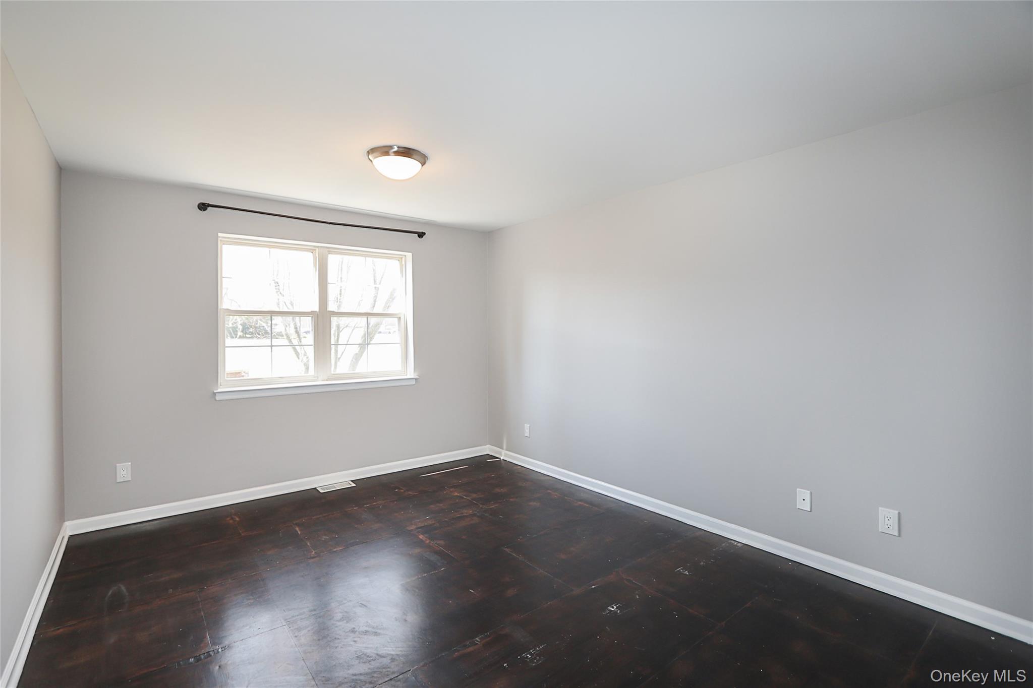 Condo Broadlawn  Suffolk County, NY 11722, MLS-978997-31