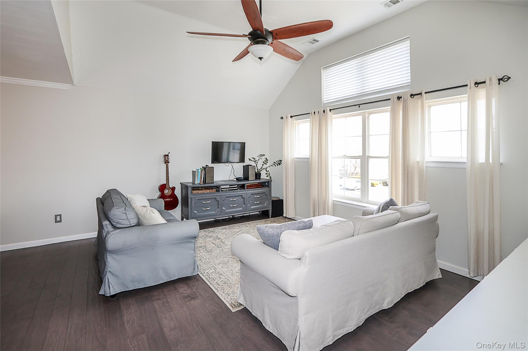 Condo Broadlawn  Suffolk County, NY 11722, MLS-978997-4