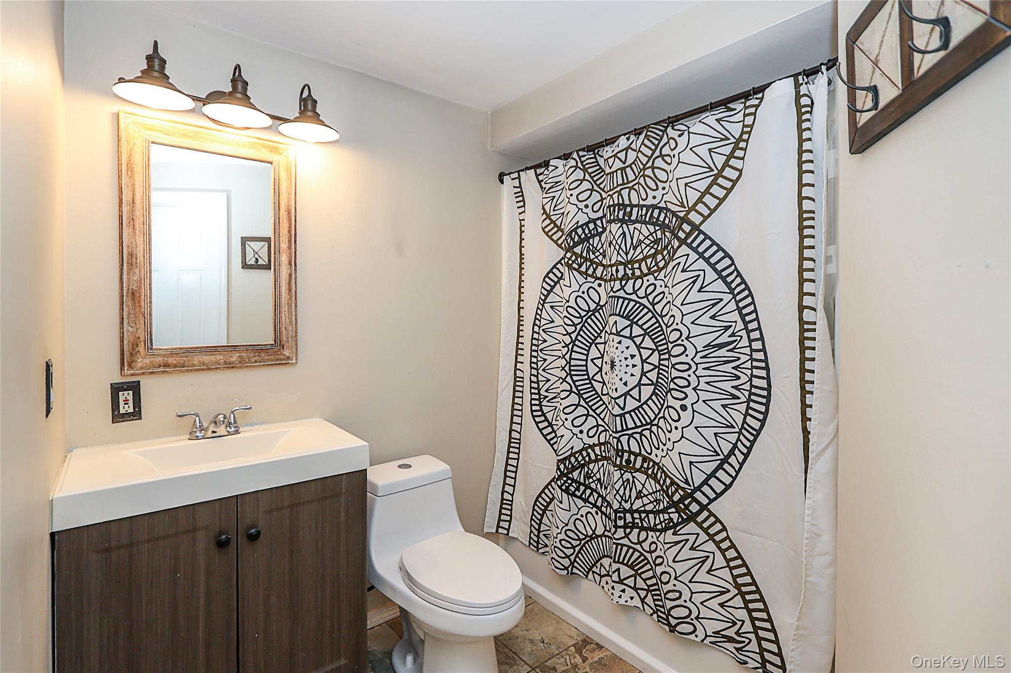 Condo Broadlawn  Suffolk County, NY 11722, MLS-978997-40