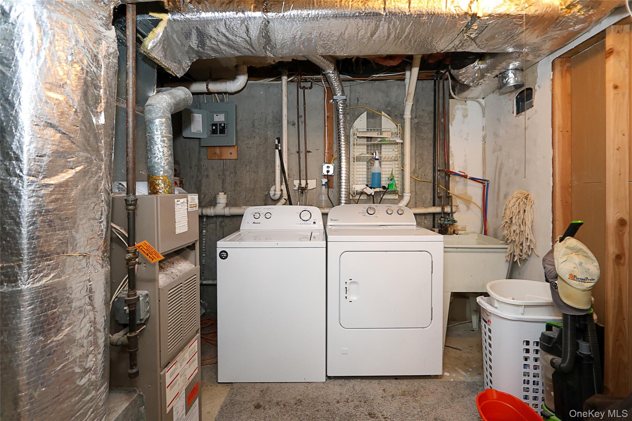 Condo Broadlawn  Suffolk County, NY 11722, MLS-978997-41