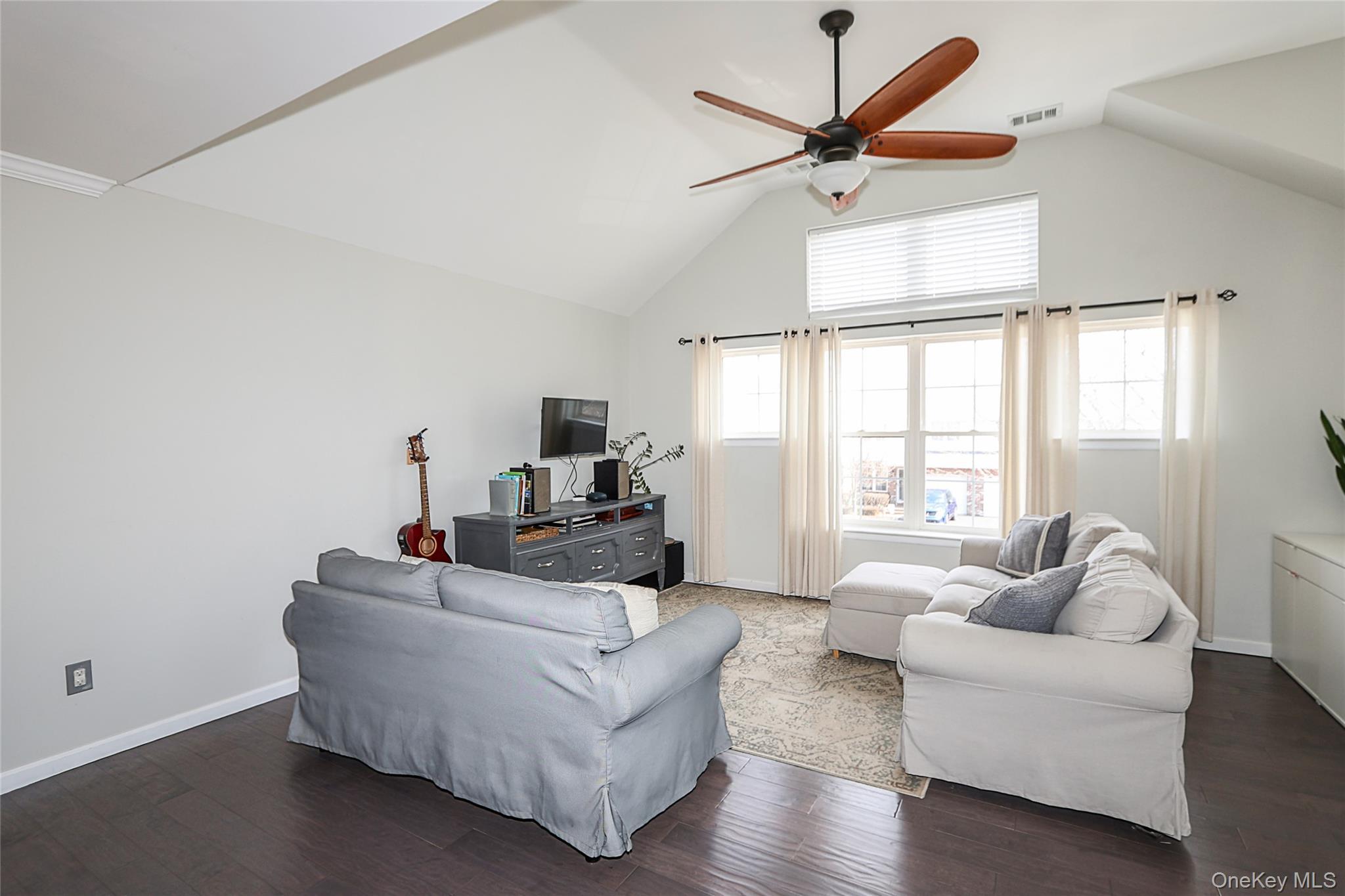 Condo Broadlawn  Suffolk County, NY 11722, MLS-978997-5