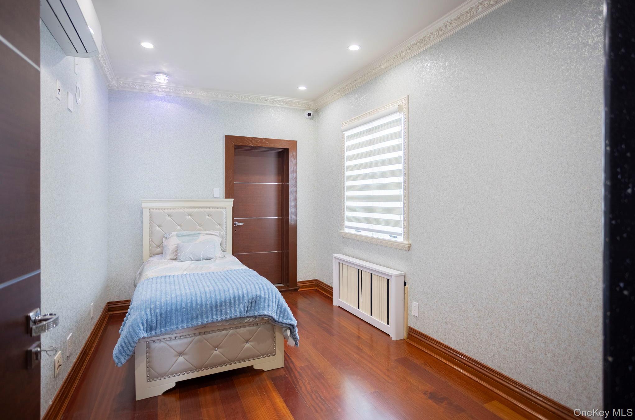 Single Family 180th Street Queens, NY 11365, MLS-979003-28