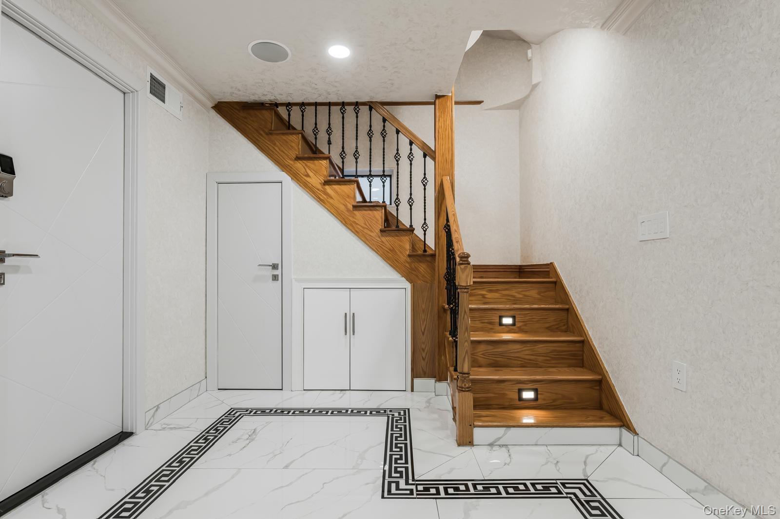 Single Family 180th Street Queens, NY 11365, MLS-979003-31