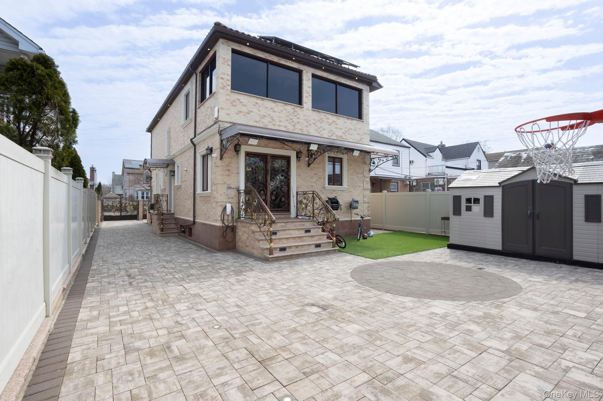 Single Family 180th Street  Queens, NY 11365, MLS-979003-37