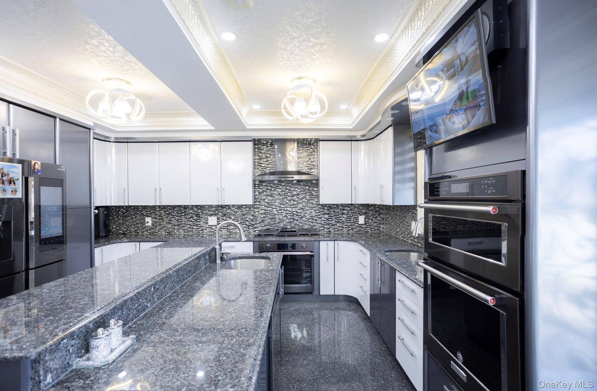 Single Family 180th Street Queens, NY 11365, MLS-979003-9