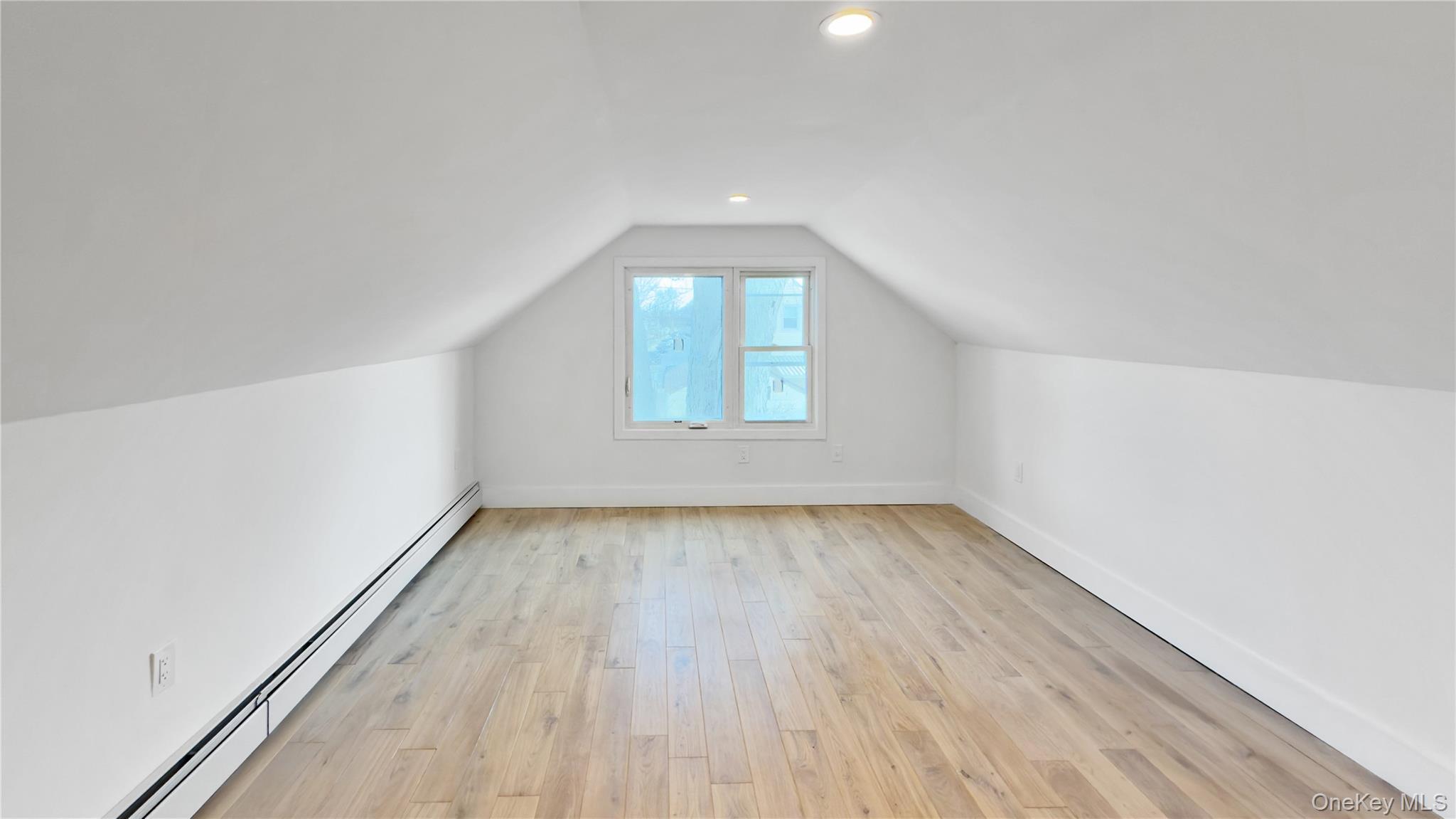 Single Family Windsor  Nassau County, NY 11550, MLS-979020-25