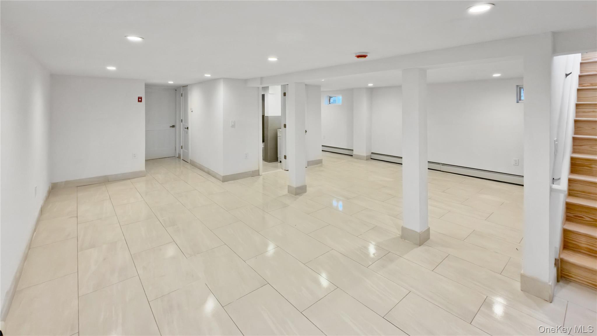 Single Family Windsor  Nassau County, NY 11550, MLS-979020-30