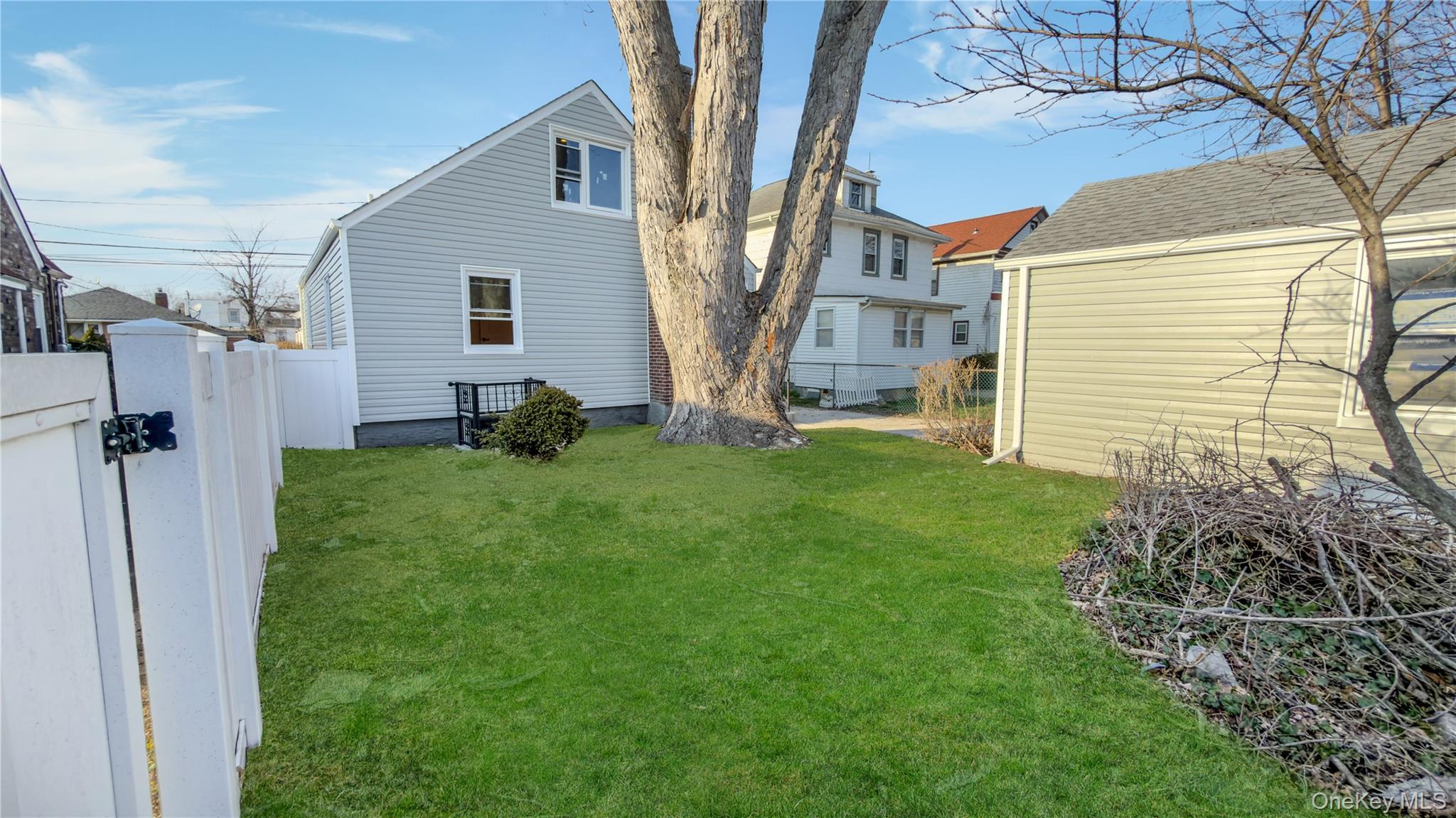 Single Family Windsor  Nassau County, NY 11550, MLS-979020-35