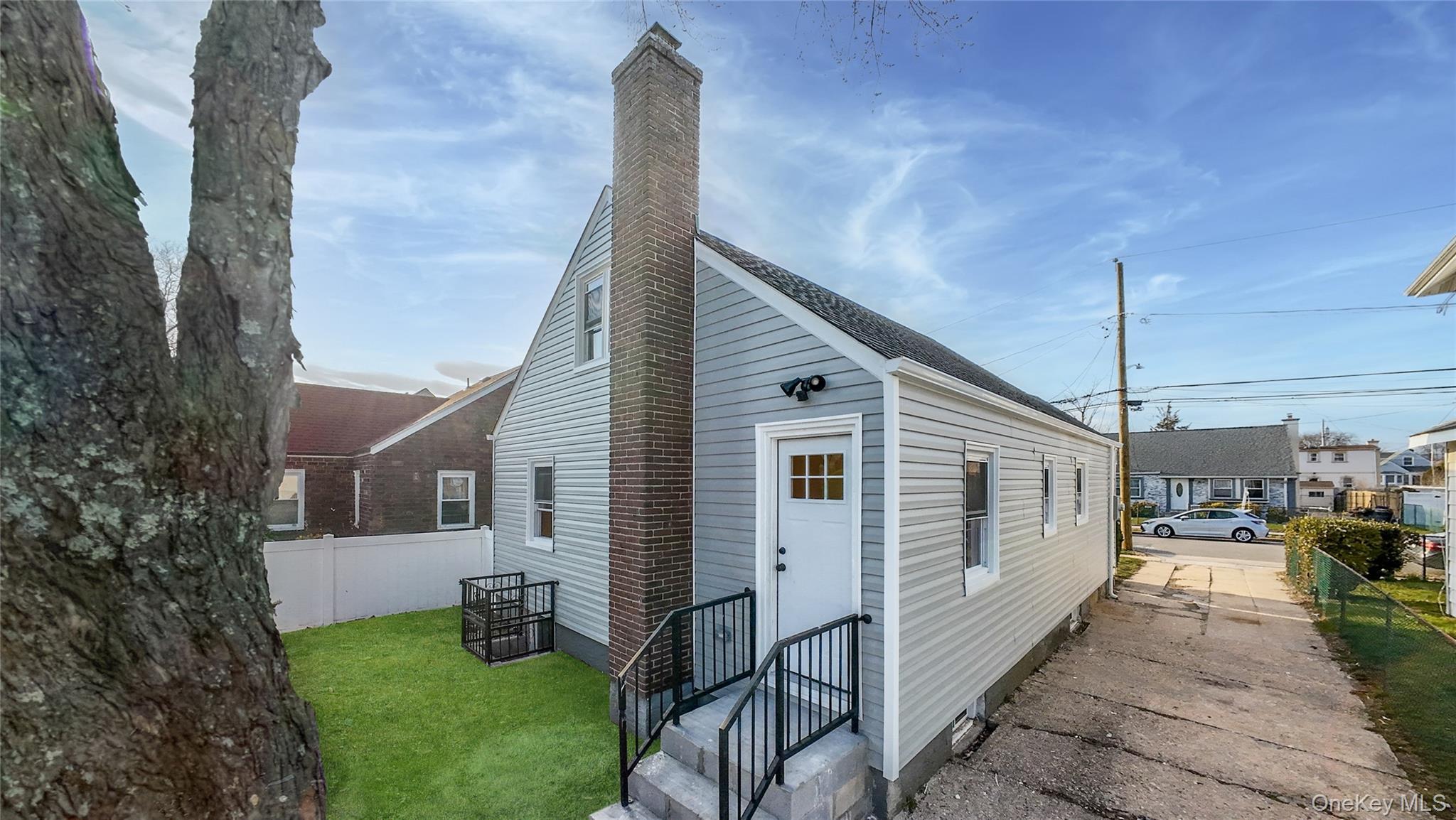 Single Family Windsor  Nassau County, NY 11550, MLS-979020-40
