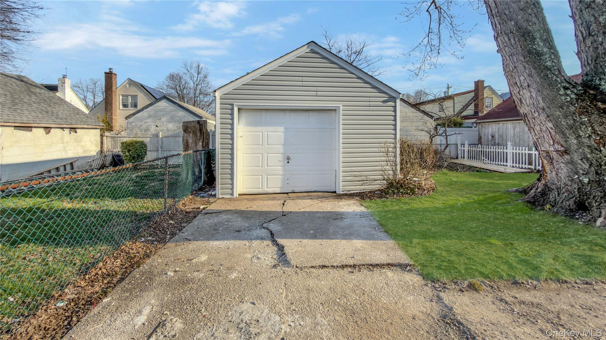 Single Family Windsor  Nassau County, NY 11550, MLS-979020-8