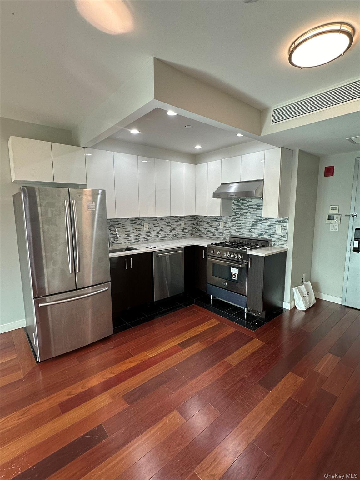 Condo 37th  Queens, NY 11354, MLS-979095-11