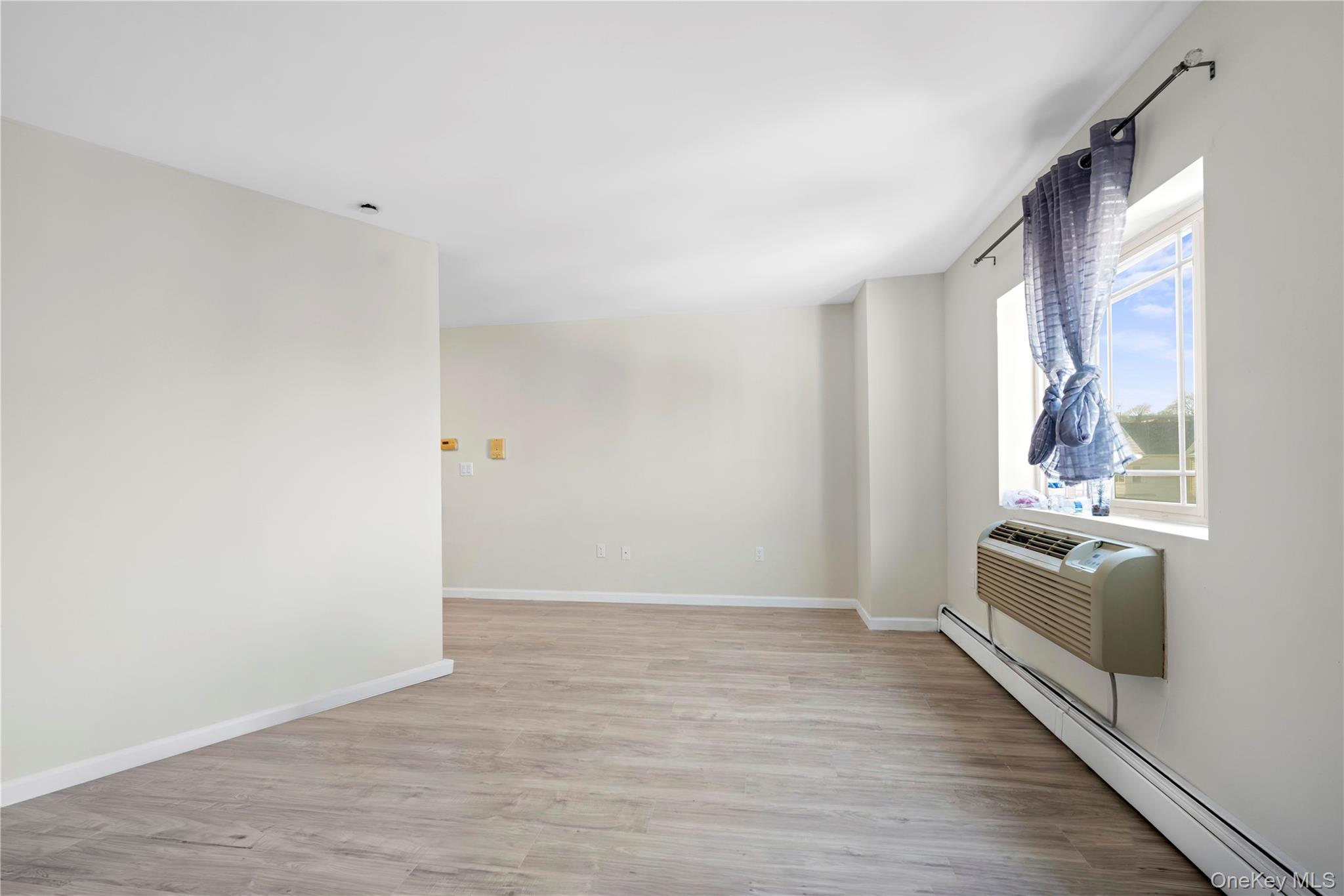 Condo 46th  Queens, NY 11373, MLS-979097-3