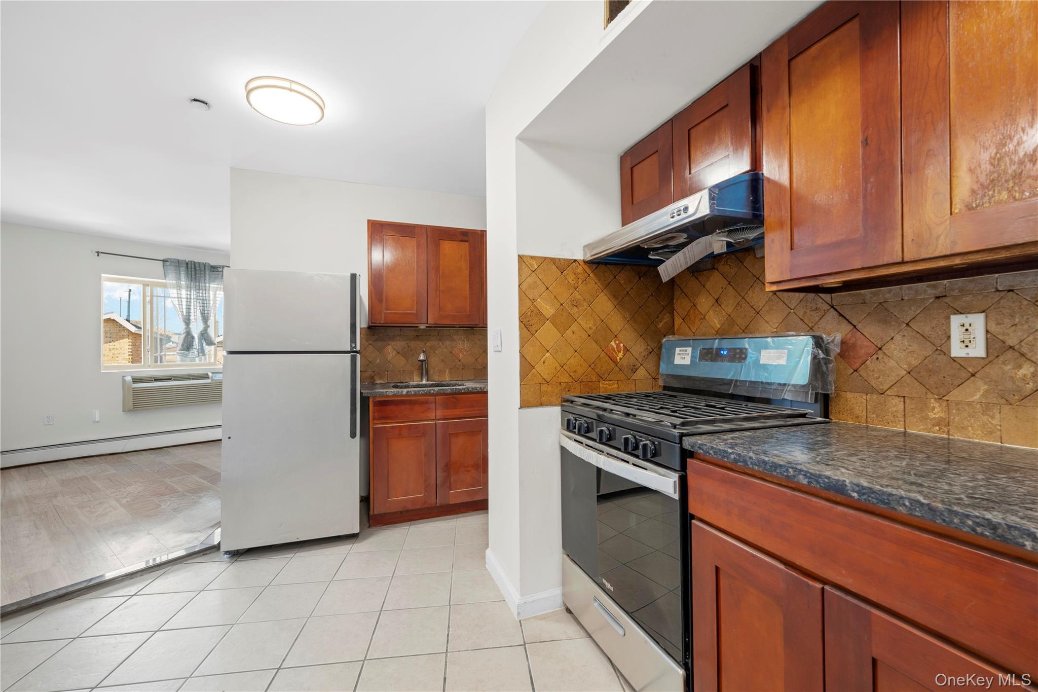 Condo 46th  Queens, NY 11373, MLS-979097-5