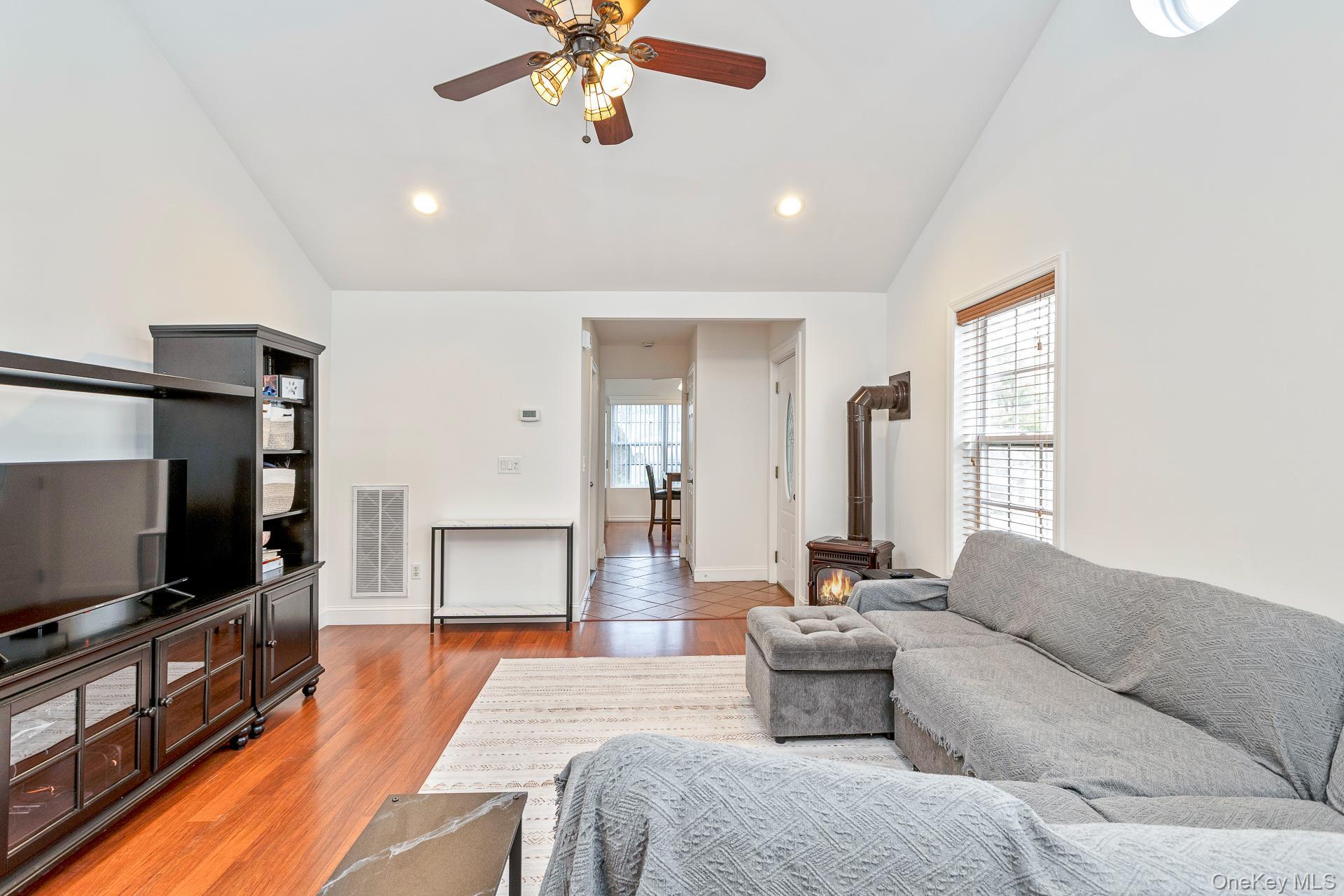 Condo Possum Suffolk County, NY 11727, MLS-979123-6