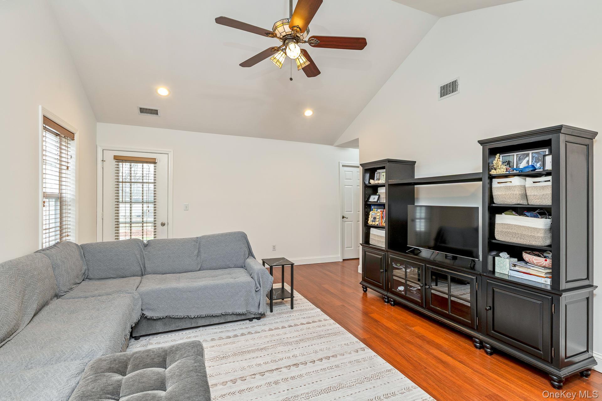 Condo Possum Suffolk County, NY 11727, MLS-979123-8