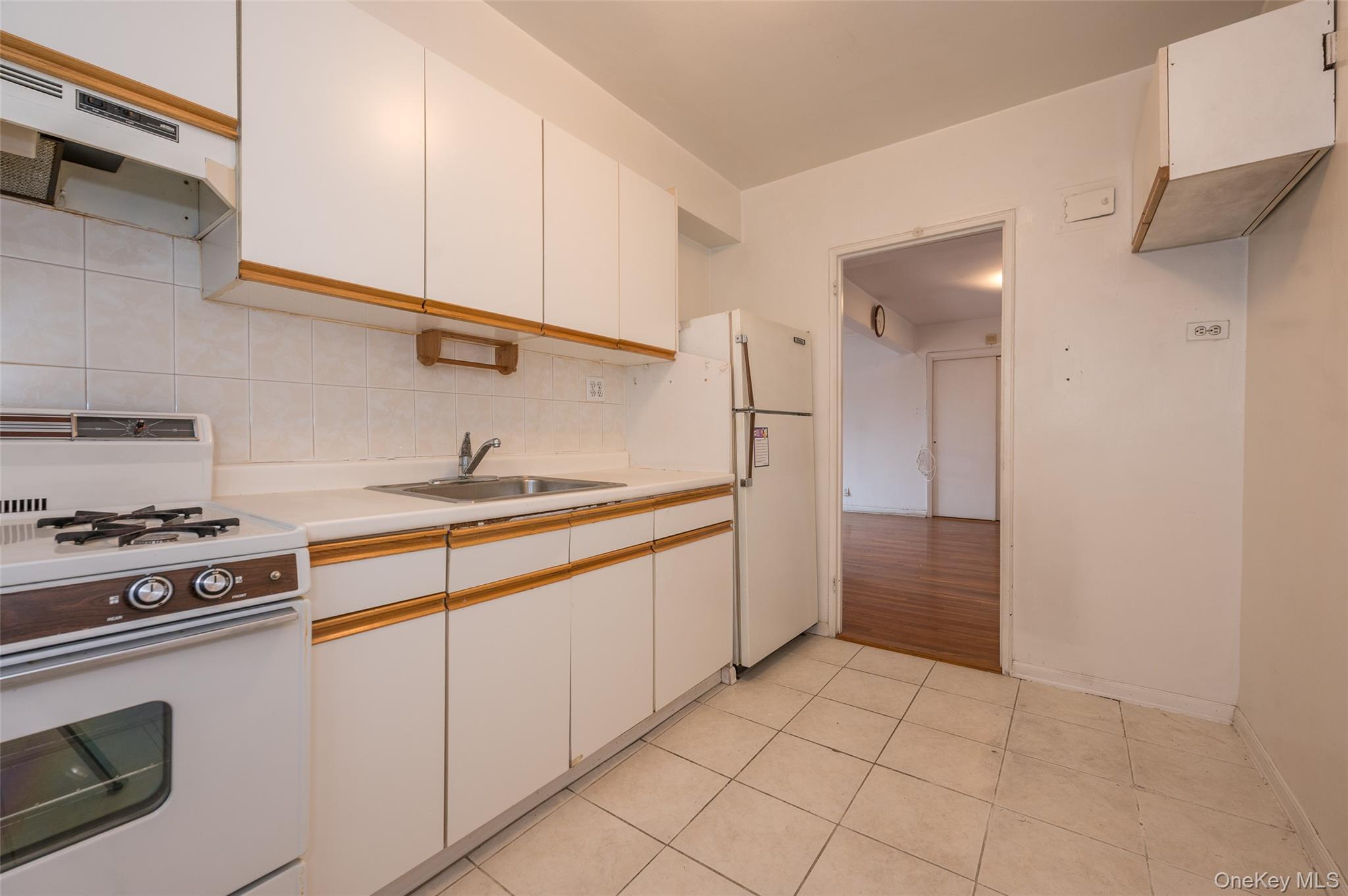 Coop Barnes  Bronx, NY 10462, MLS-979145-9