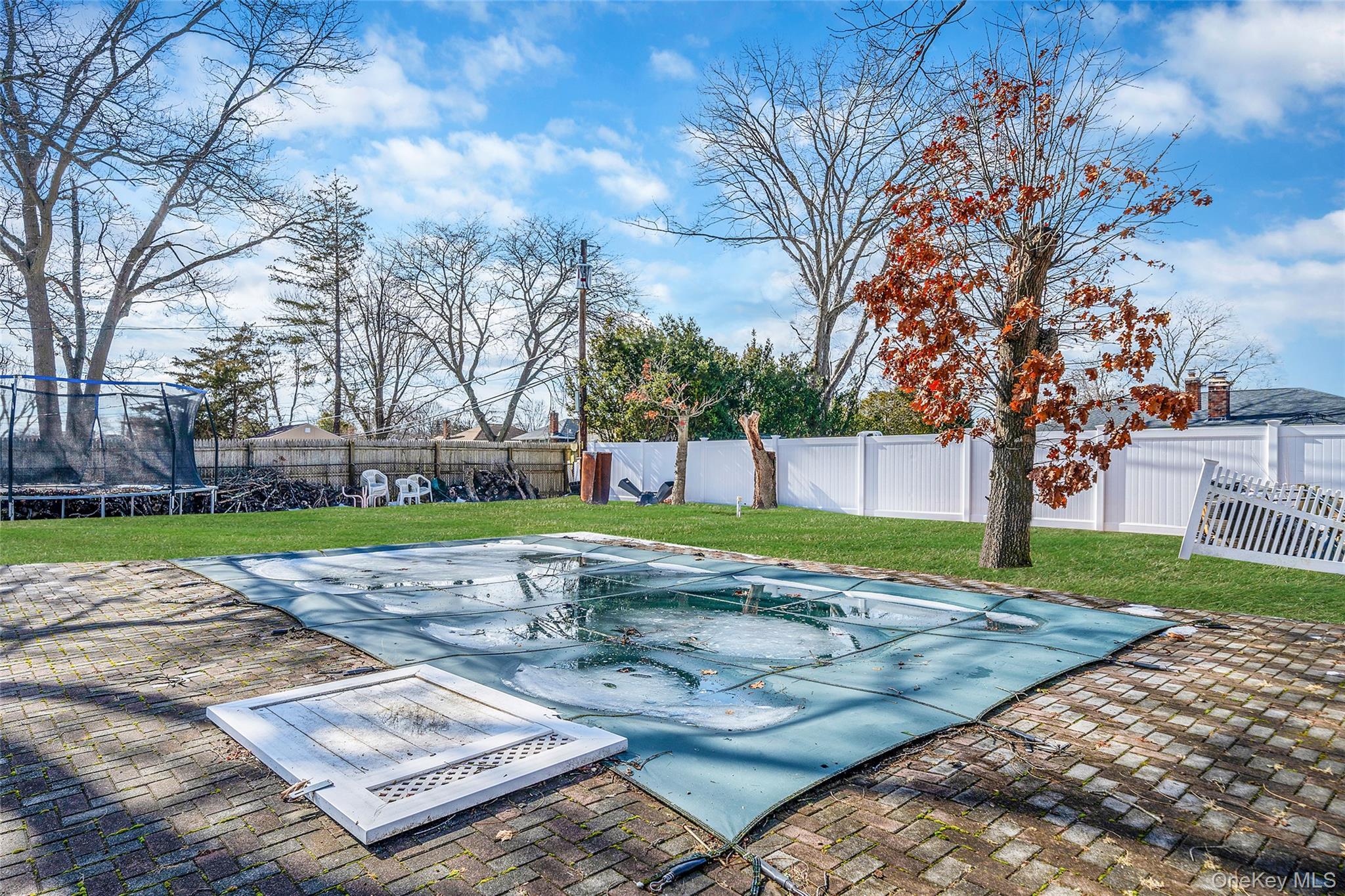 Single Family Overlook Drive Suffolk County, NY 11730, MLS-979147-25