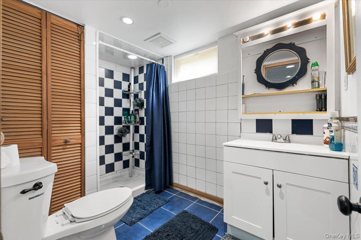 Single Family Lincoln  Suffolk County, NY 11716, MLS-979177-18