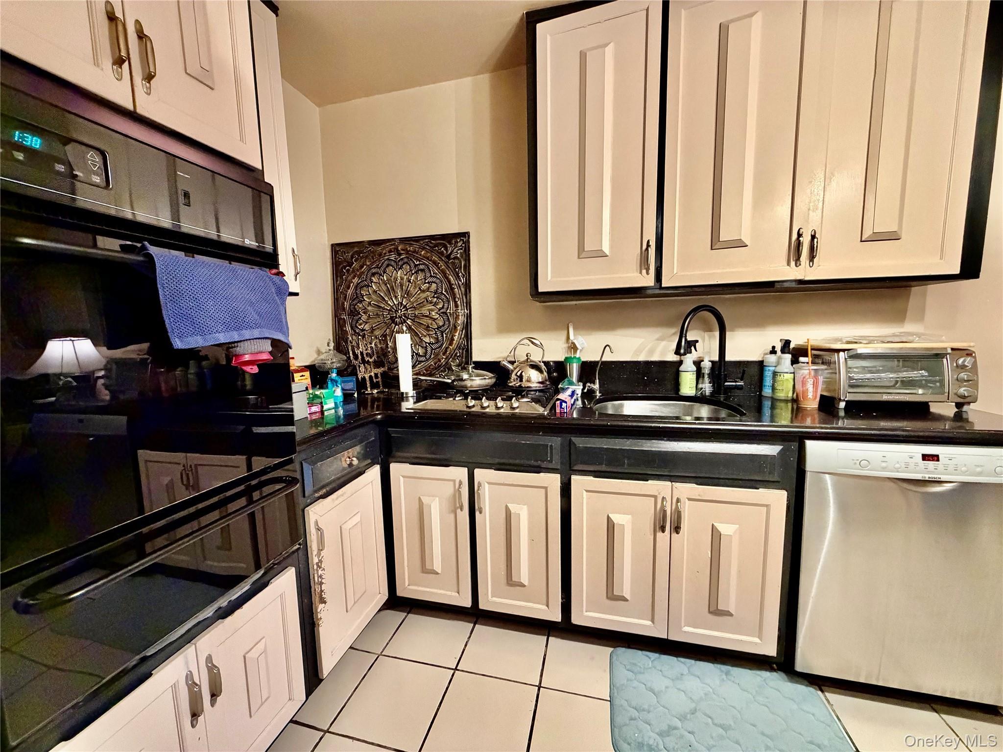 Coop Johson  Bronx, NY 10463, MLS-979183-5