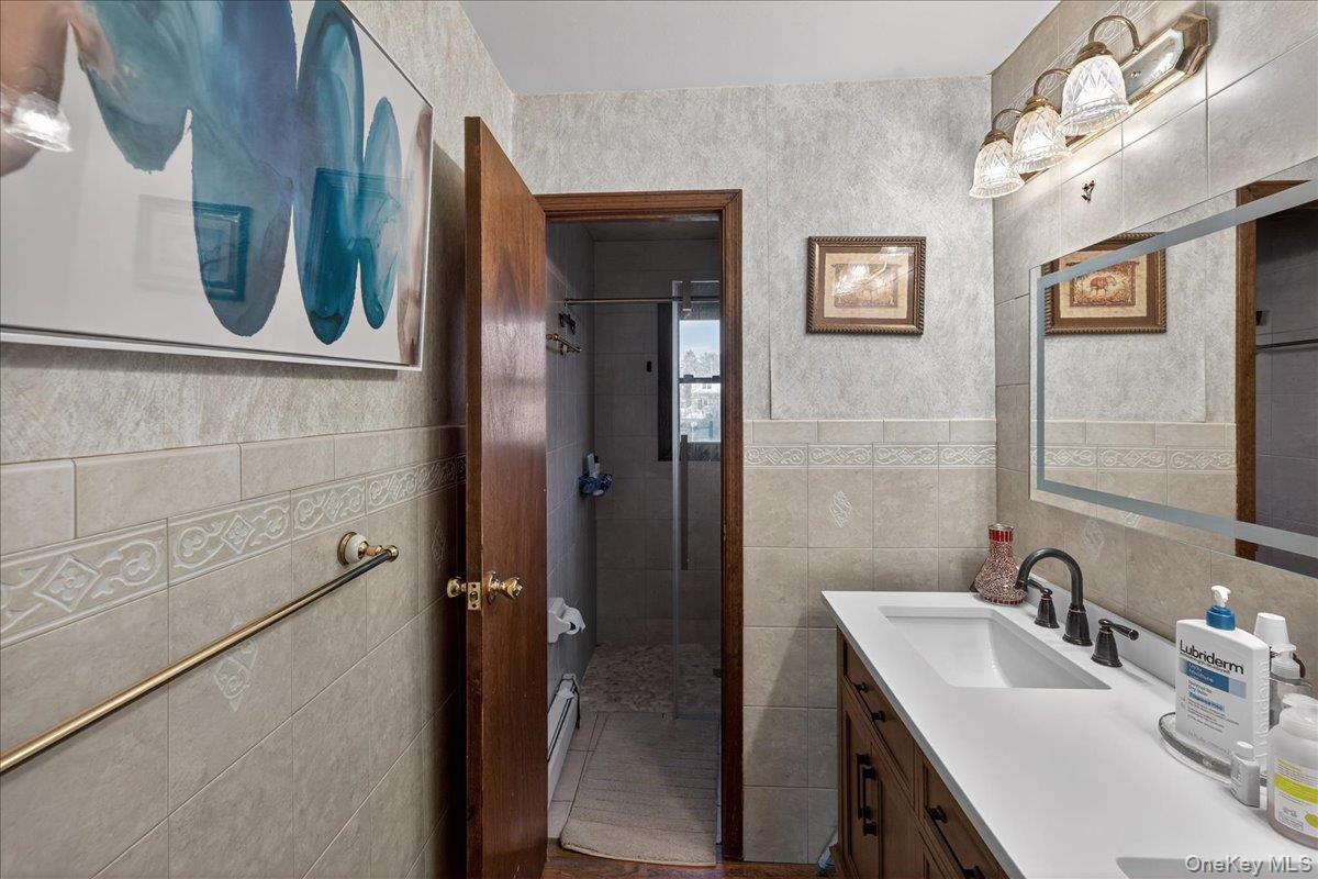 Single Family Lockwood  Suffolk County, NY 11967, MLS-979189-9