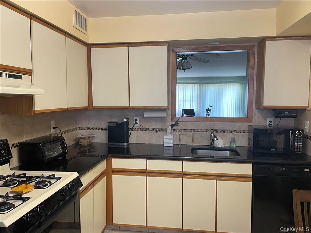 Condo Nyack  Rockland County, NY 10954, MLS-979195-5