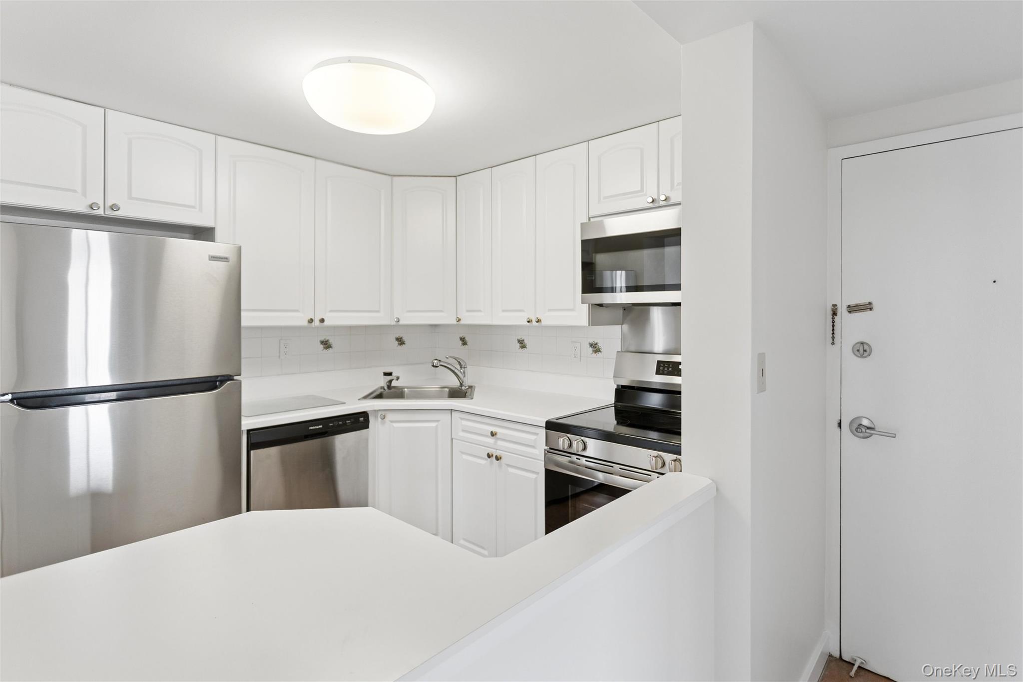 Condo Broadway  Nassau County, NY 11561, MLS-979204-14