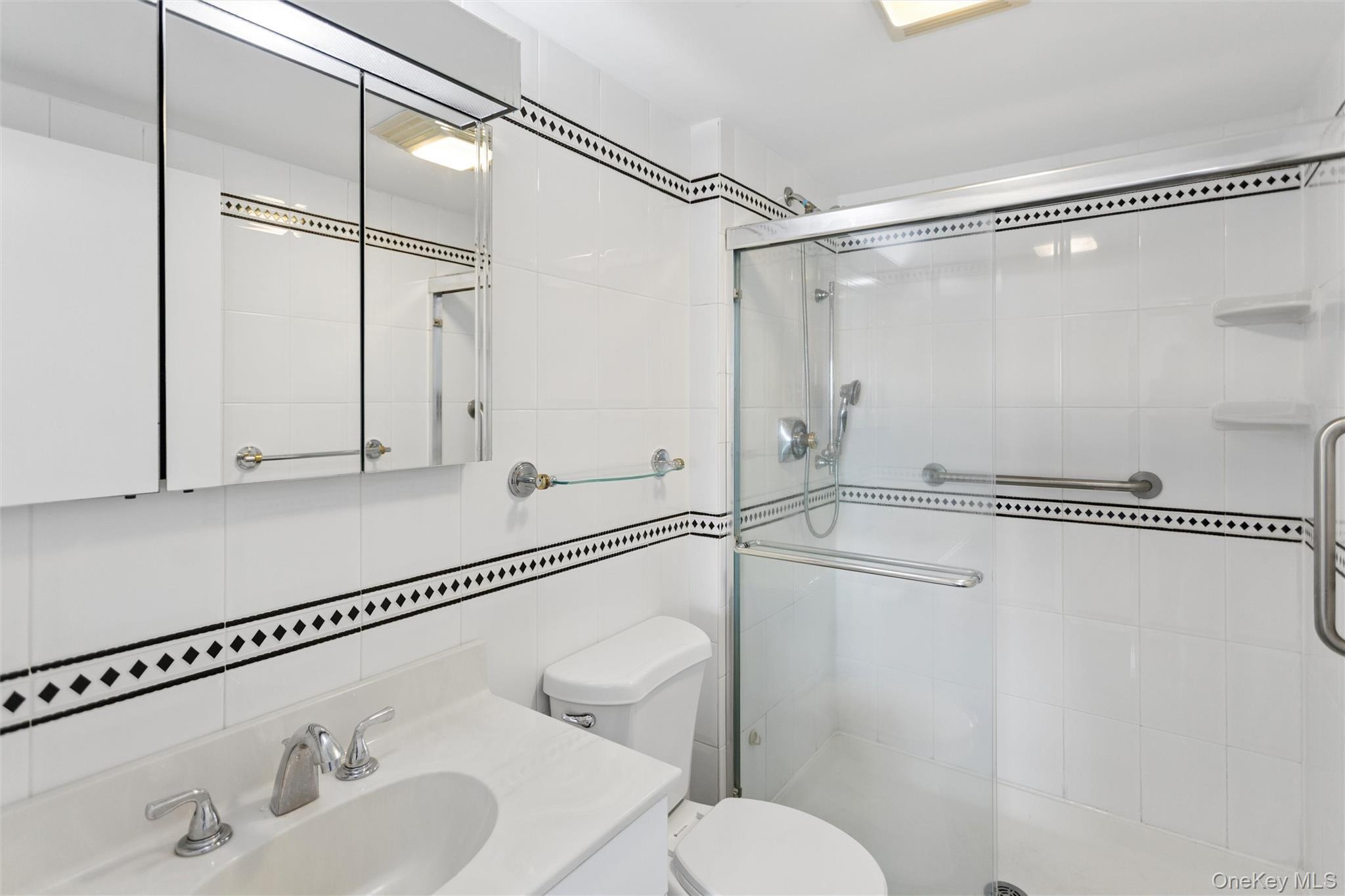 Condo Broadway  Nassau County, NY 11561, MLS-979204-16