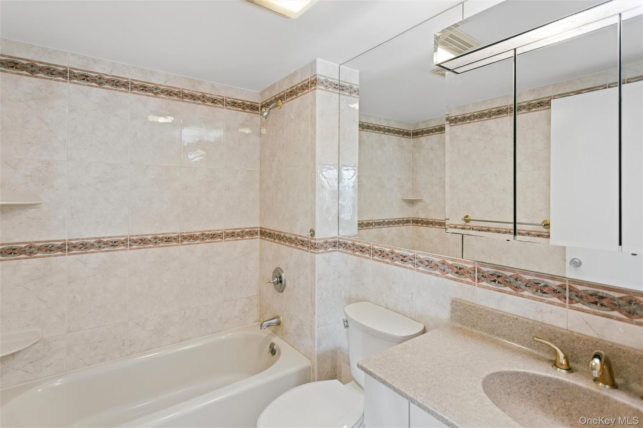 Condo Broadway  Nassau County, NY 11561, MLS-979204-17