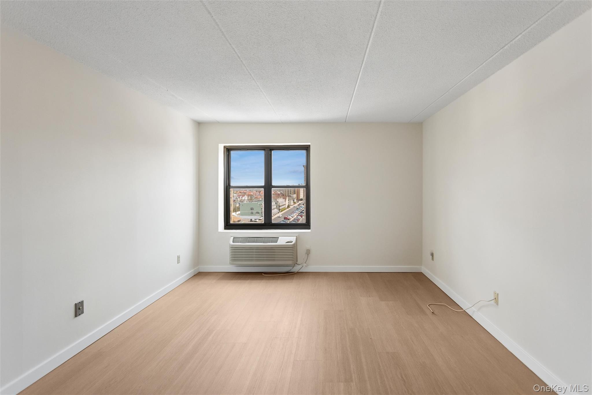 Condo Broadway  Nassau County, NY 11561, MLS-979204-22