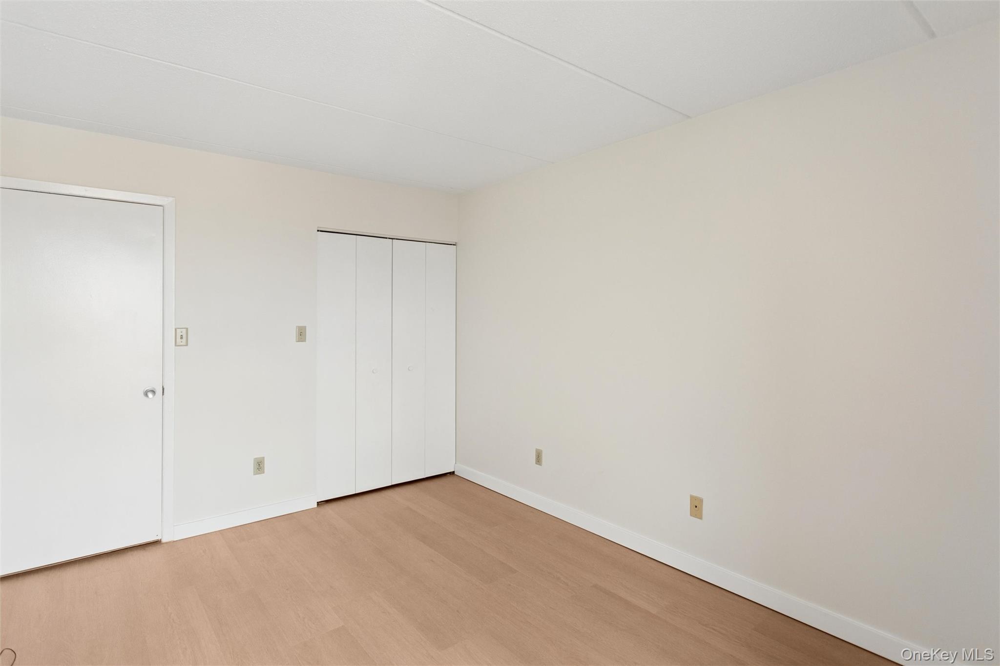 Condo Broadway  Nassau County, NY 11561, MLS-979204-27