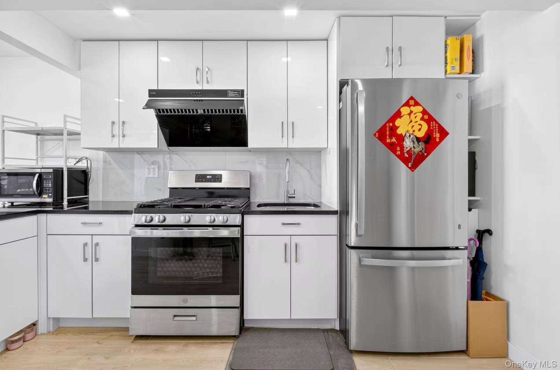 Condo 41st Ave  Queens, NY 11355, MLS-979269-11