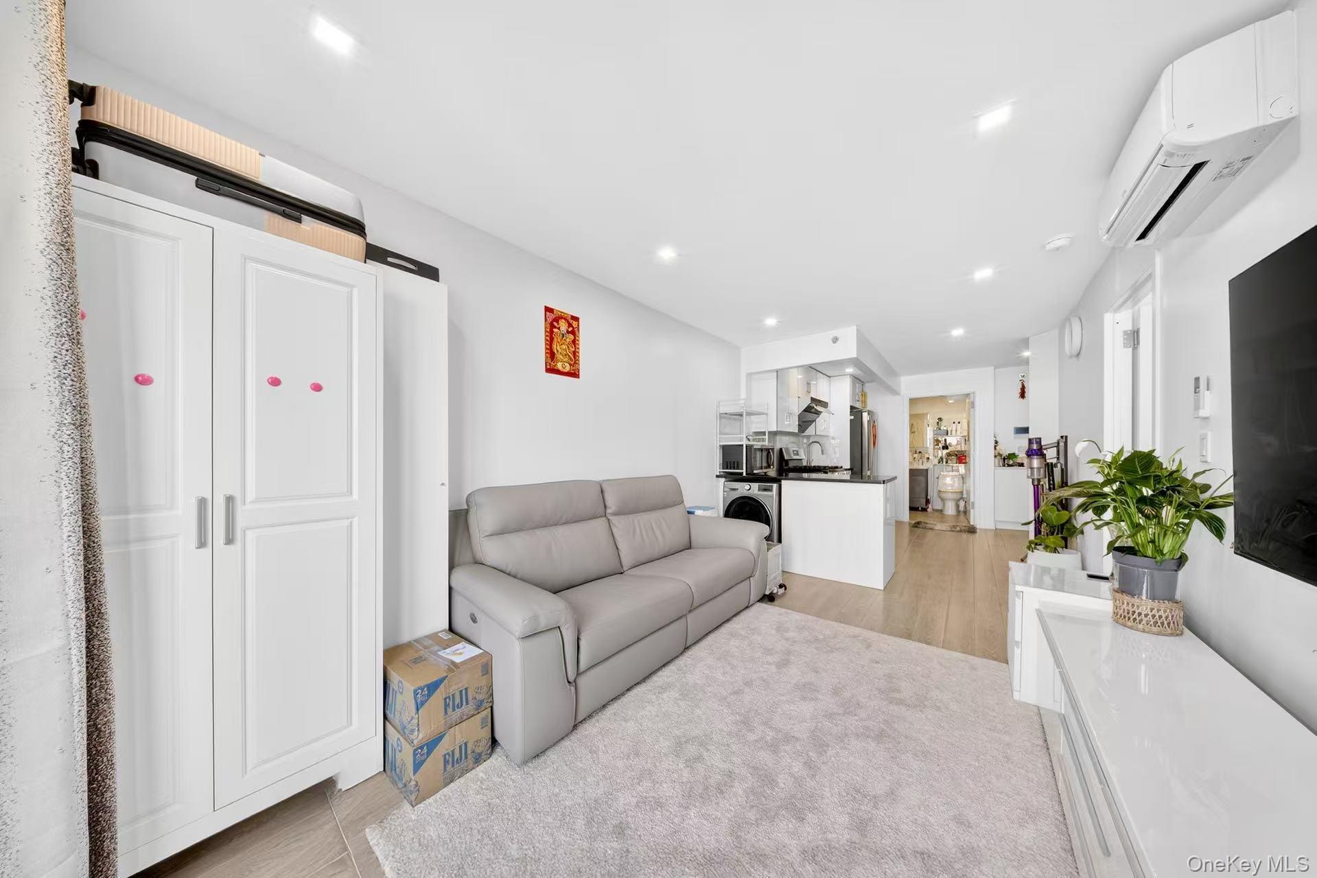 Condo 41st Ave  Queens, NY 11355, MLS-979269-8