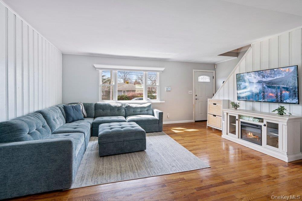 Single Family 38 Th  Suffolk County, NY 11757, MLS-979284-11