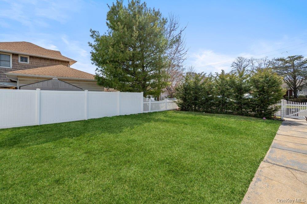 Single Family 38 Th  Suffolk County, NY 11757, MLS-979284-19