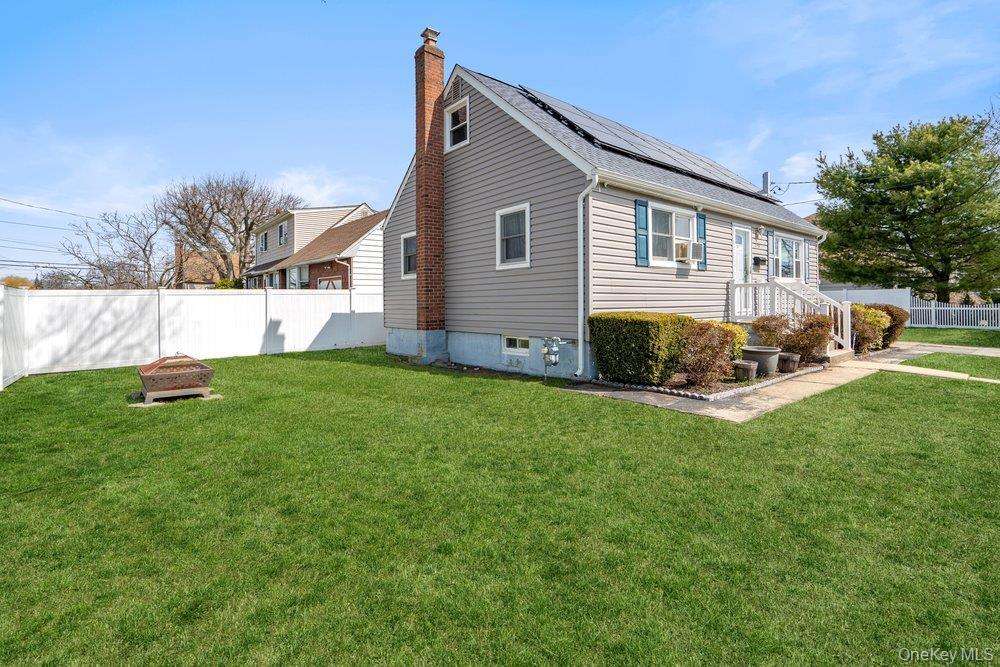 Single Family 38 Th  Suffolk County, NY 11757, MLS-979284-22