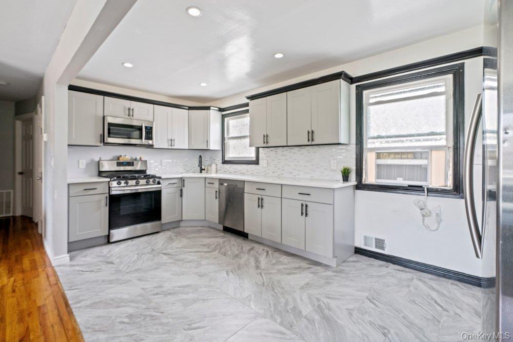 Single Family 38 Th  Suffolk County, NY 11757, MLS-979284-4