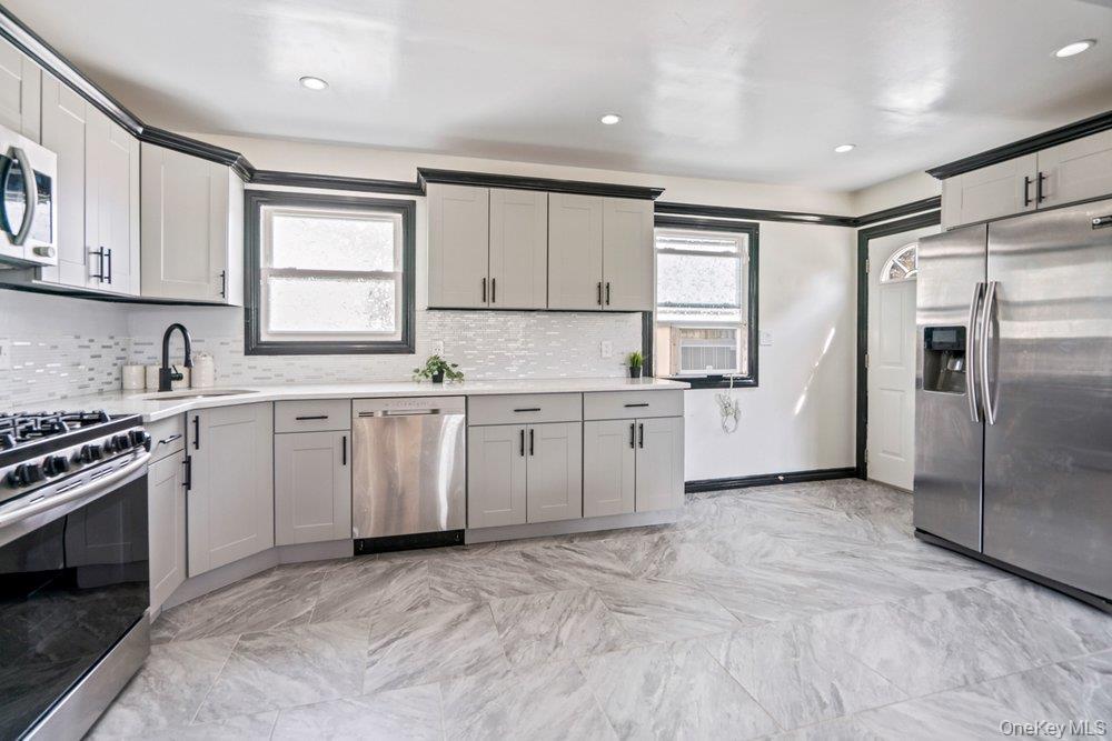 Single Family 38 Th  Suffolk County, NY 11757, MLS-979284-5