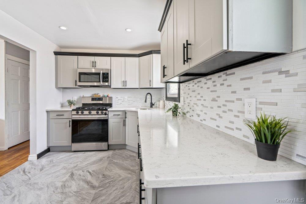 Single Family 38 Th  Suffolk County, NY 11757, MLS-979284-6