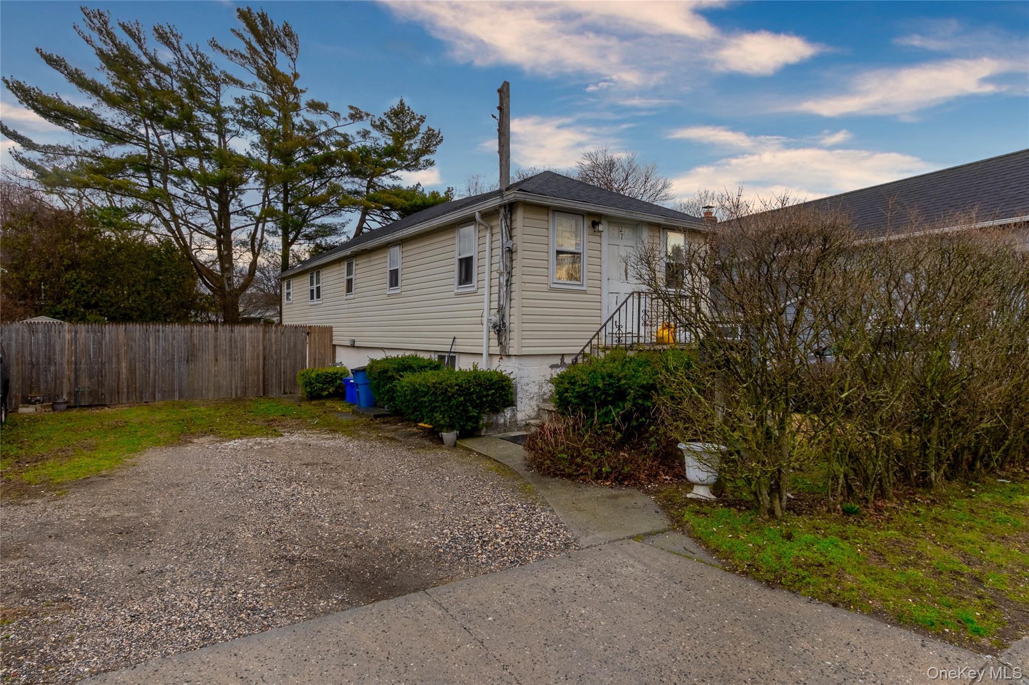 Single Family Pearsall Place Suffolk County, NY 11702, MLS-979310-2