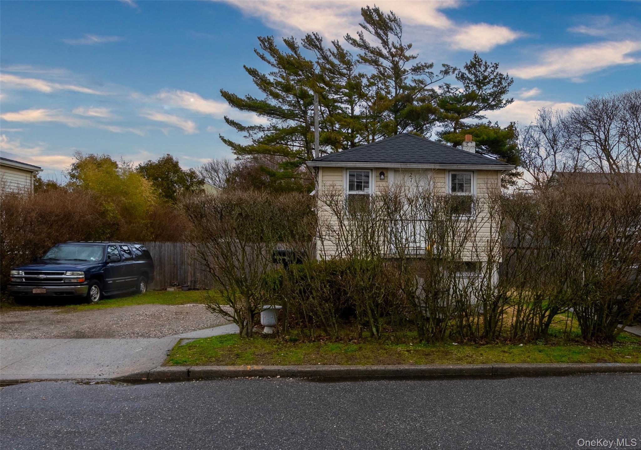 Single Family Pearsall Place Suffolk County, NY 11702, MLS-979310-3