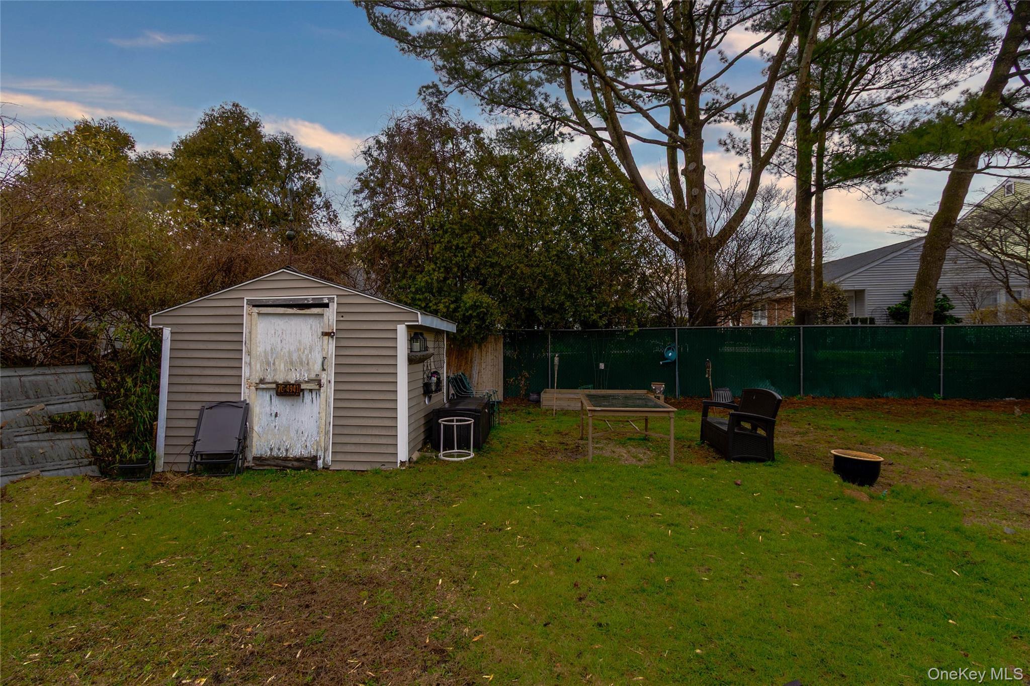 Single Family Pearsall Place Suffolk County, NY 11702, MLS-979310-4