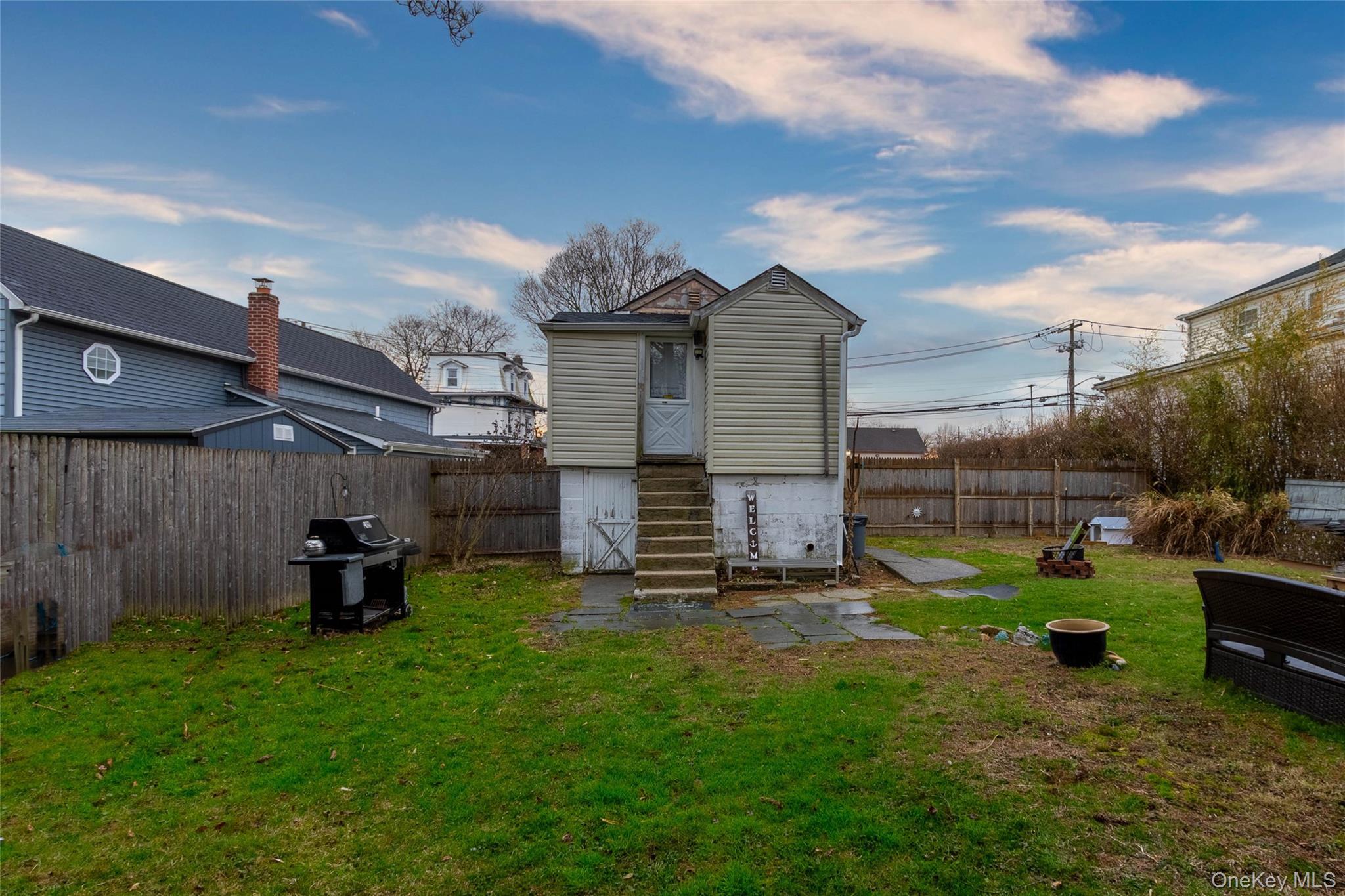 Single Family Pearsall Place  Suffolk County, NY 11702, MLS-979310-6