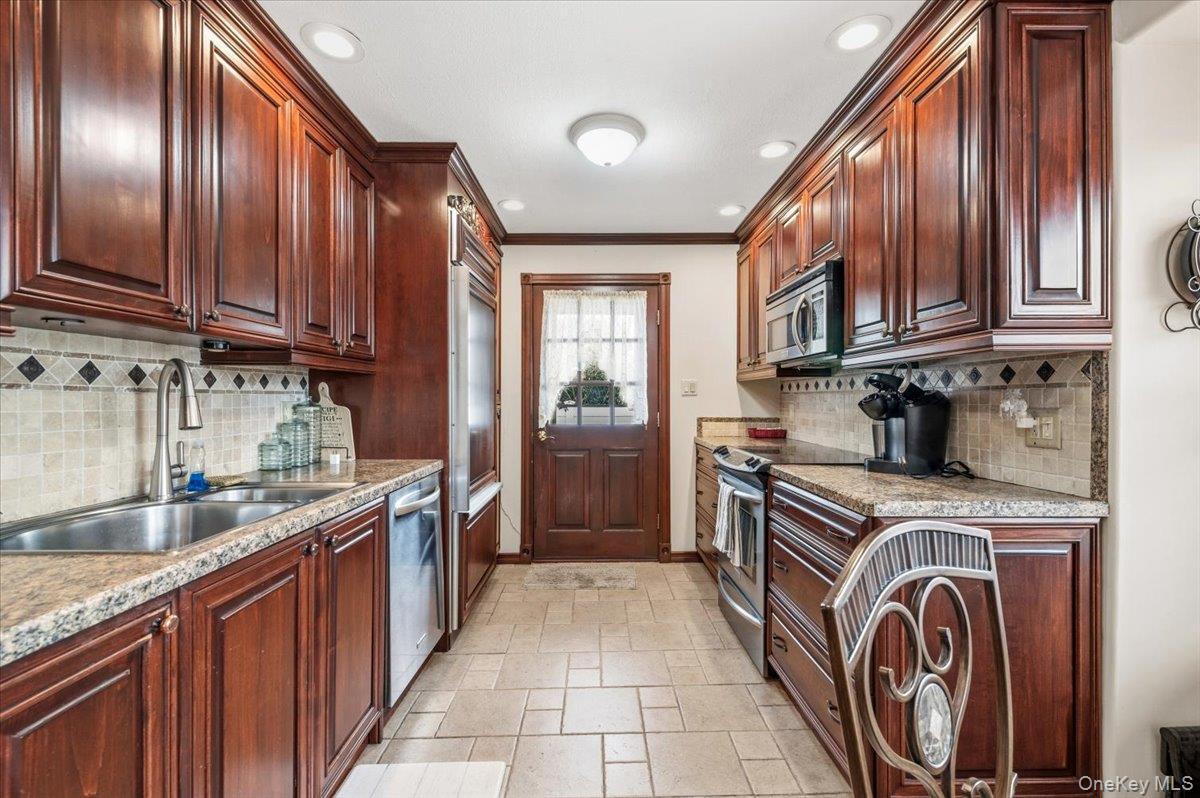 Single Family Parker  Nassau County, NY 11756, MLS-979320-11