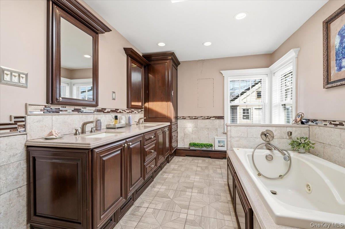 Single Family Parker  Nassau County, NY 11756, MLS-979320-8