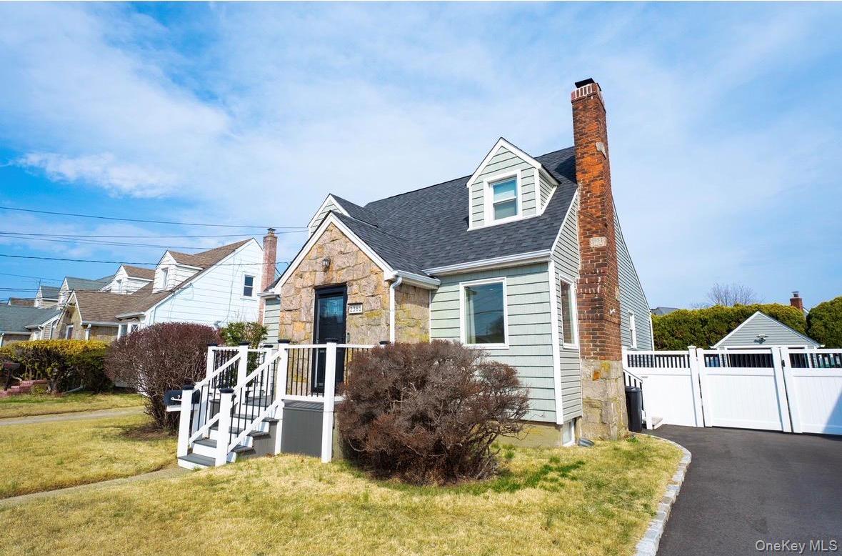 Single Family Yorktown  Nassau County, NY 11572, MLS-979335-3