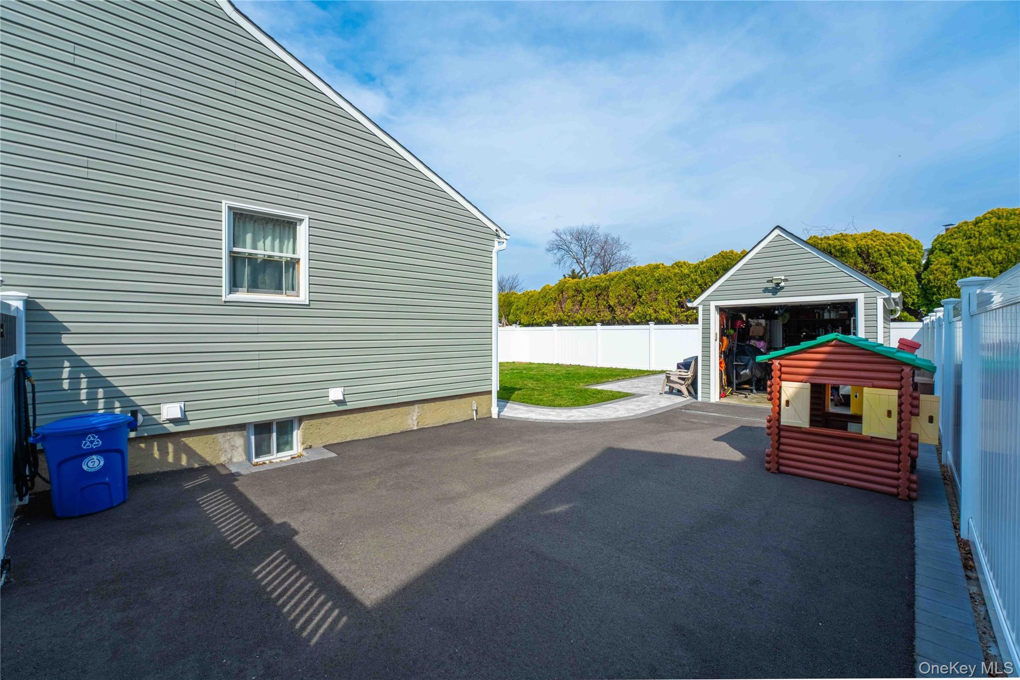 Single Family Yorktown  Nassau County, NY 11572, MLS-979335-41