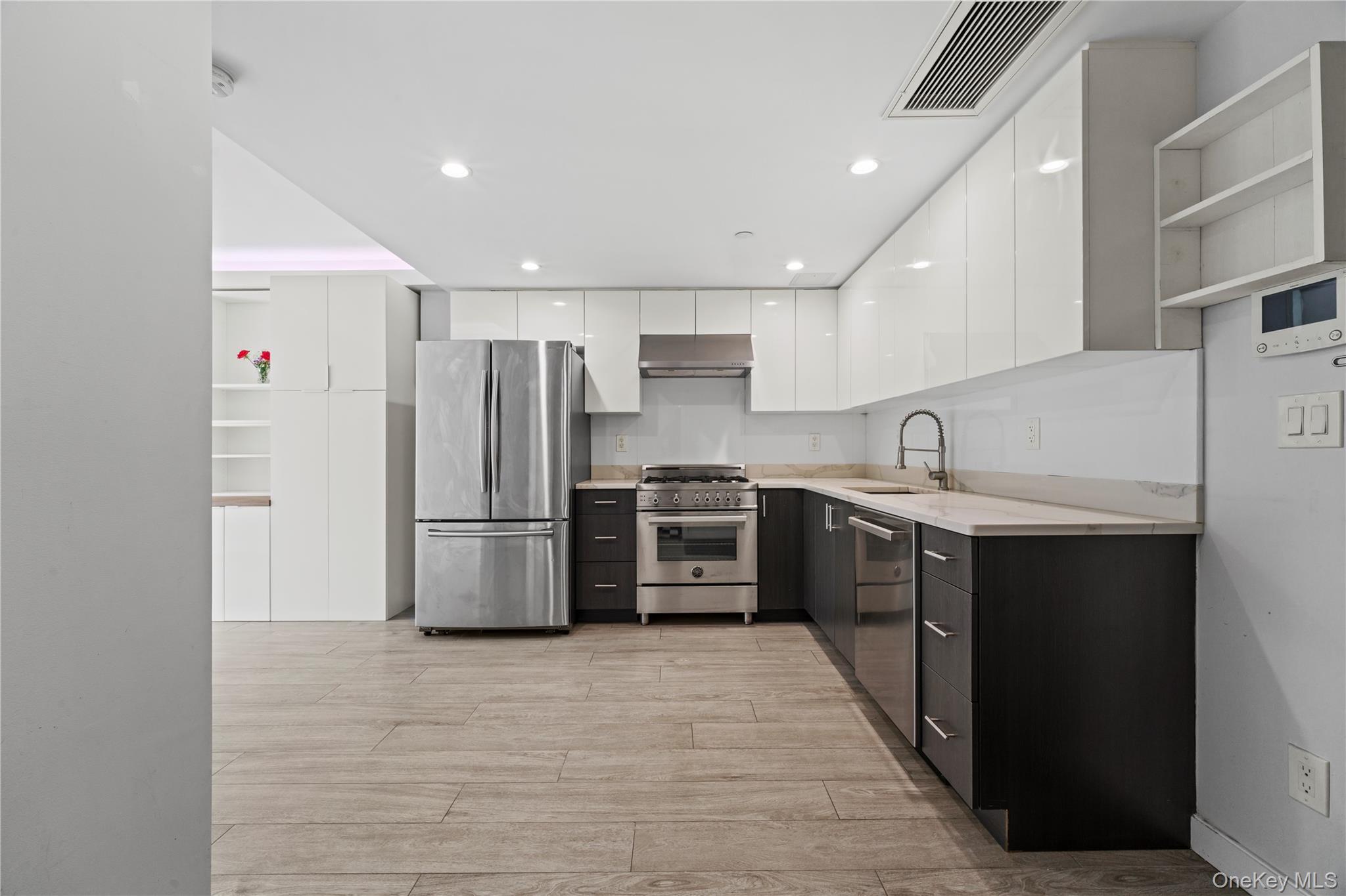 Condo 63rd  Queens, NY 11374, MLS-979342-3