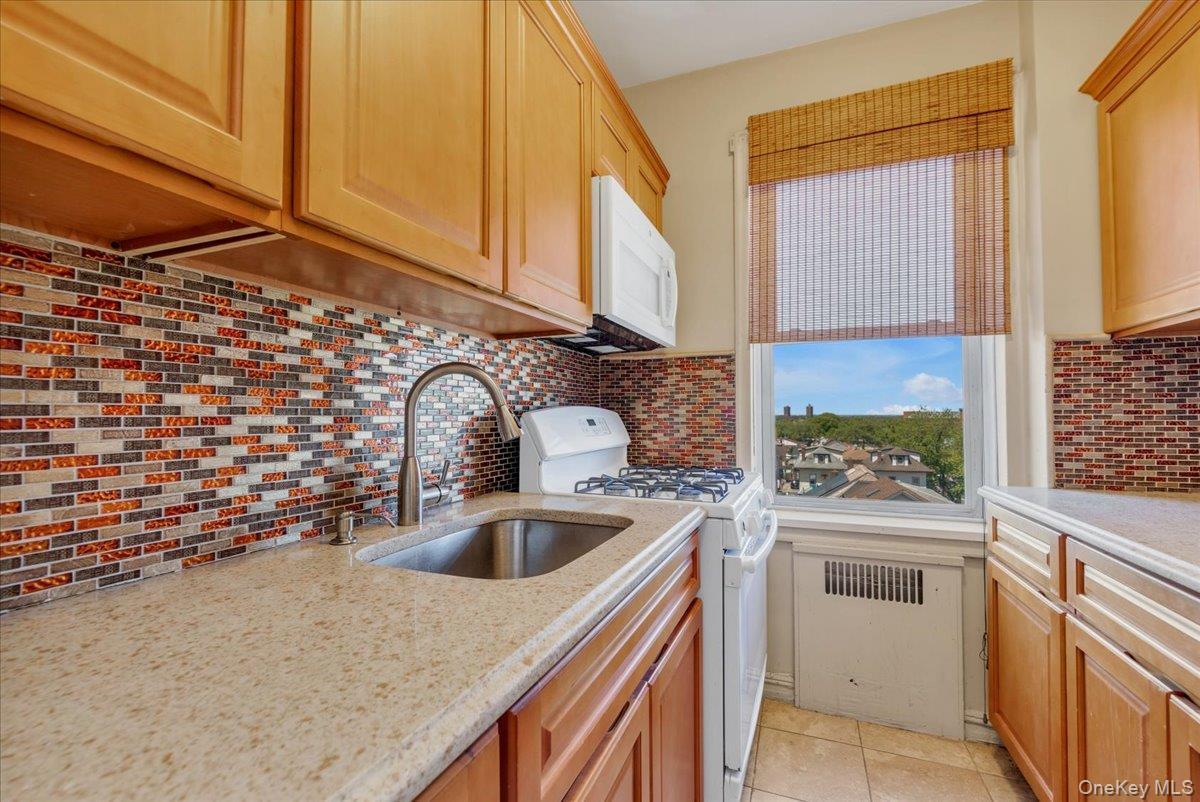 Apartment 168th Street  Queens, NY 11432, MLS-979344-3
