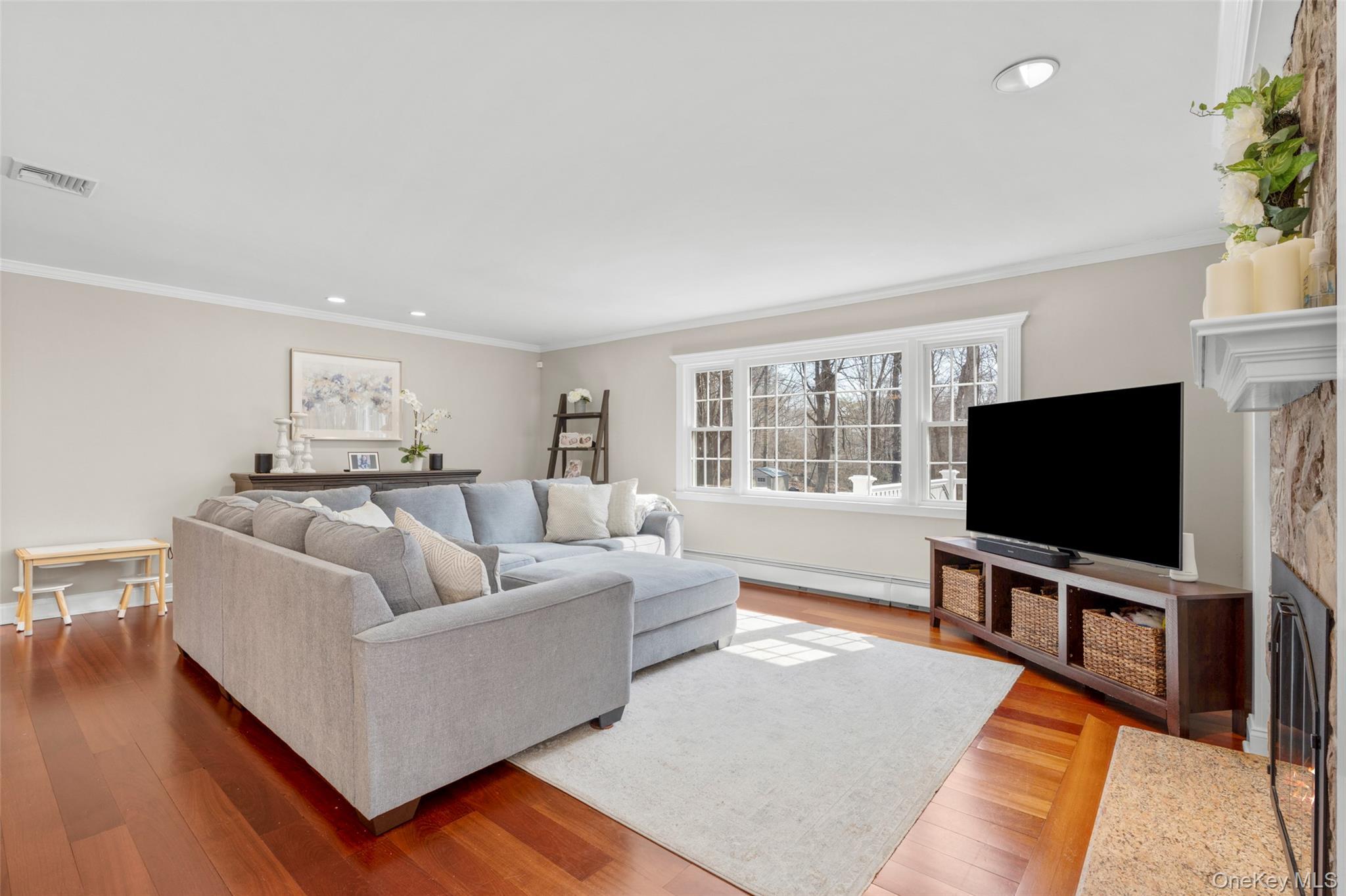 Single Family Den  Out Of Area, NY 06903, MLS-979362-10