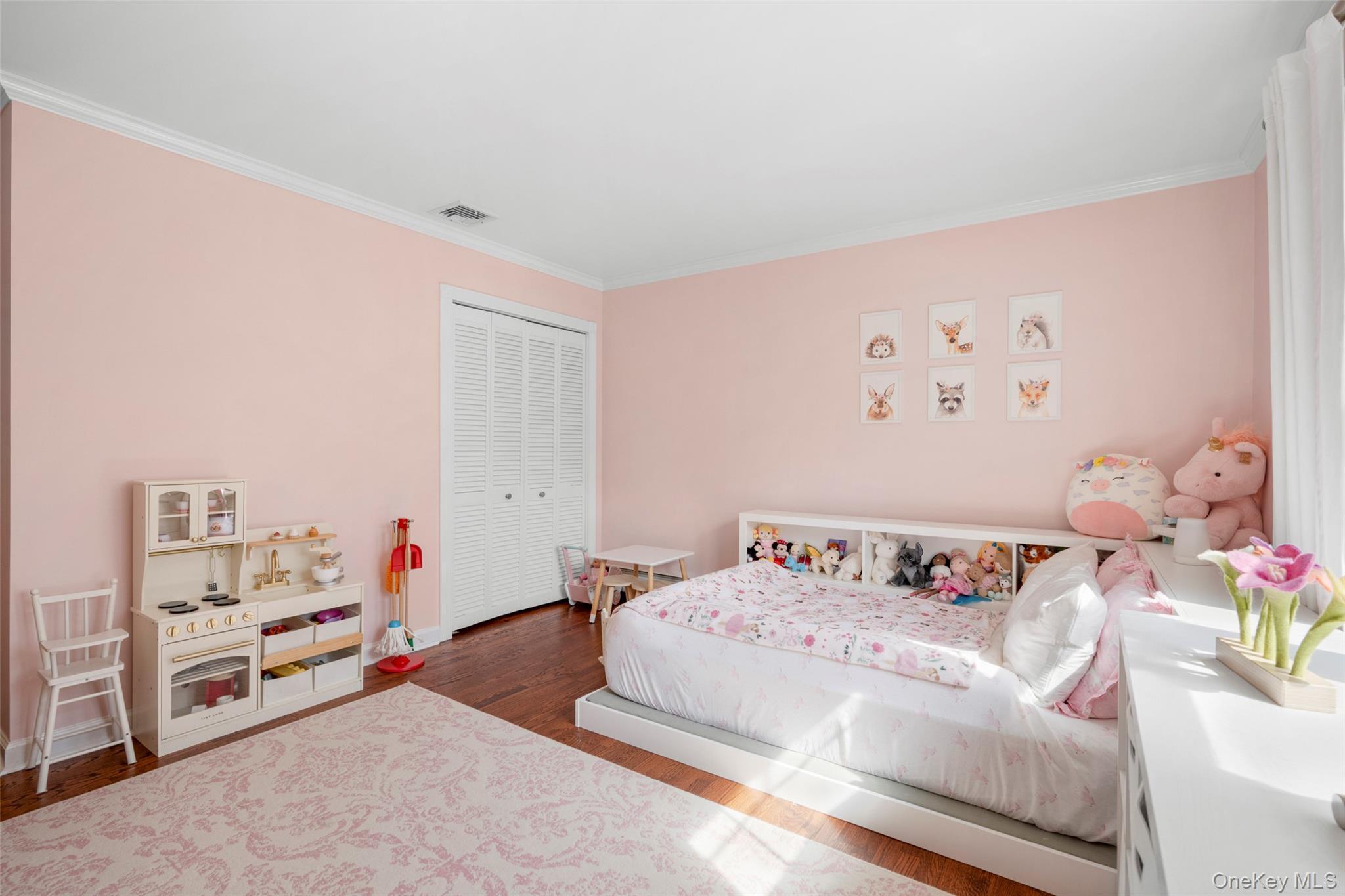 Single Family Den  Out Of Area, NY 06903, MLS-979362-19